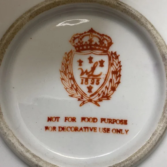 Decorative White and Gold Porcelain Architectural Accent Plate! - Picture 4 of 5